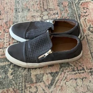 Sz. 7.5 Report grey zip up sneakers. Comfy and cute!!!!